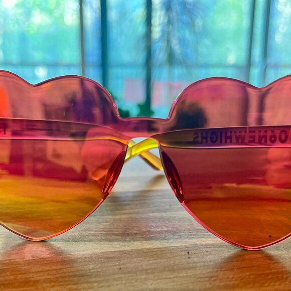 1906 New Highs Red Heart Love Sunglasses - Picture 6 of 7